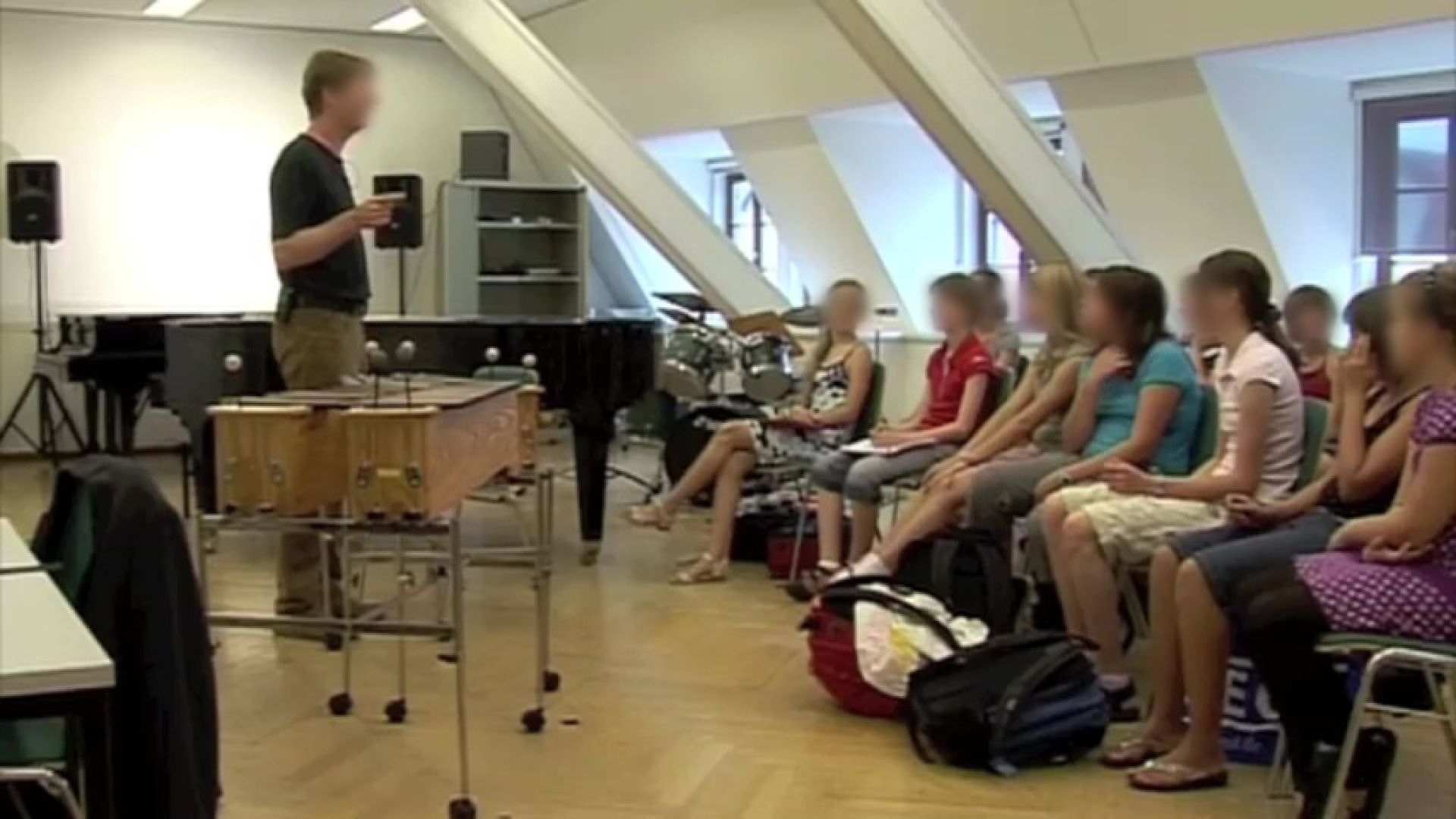 Beispiel 16: Spiel eines Bandauftritts mit Chor