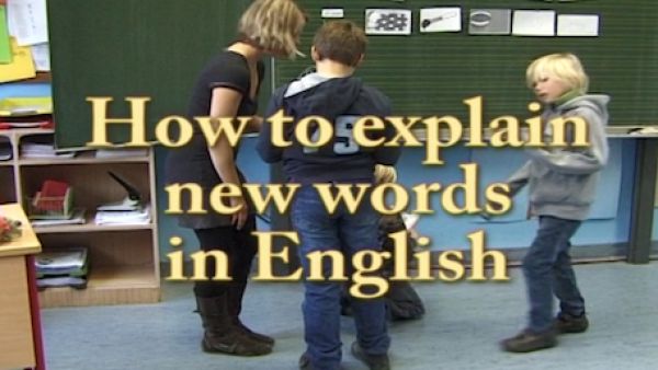 Film 1 - Sequenz 8: How to explain new words in English (How to explain the use of the prepositions in and on in English)